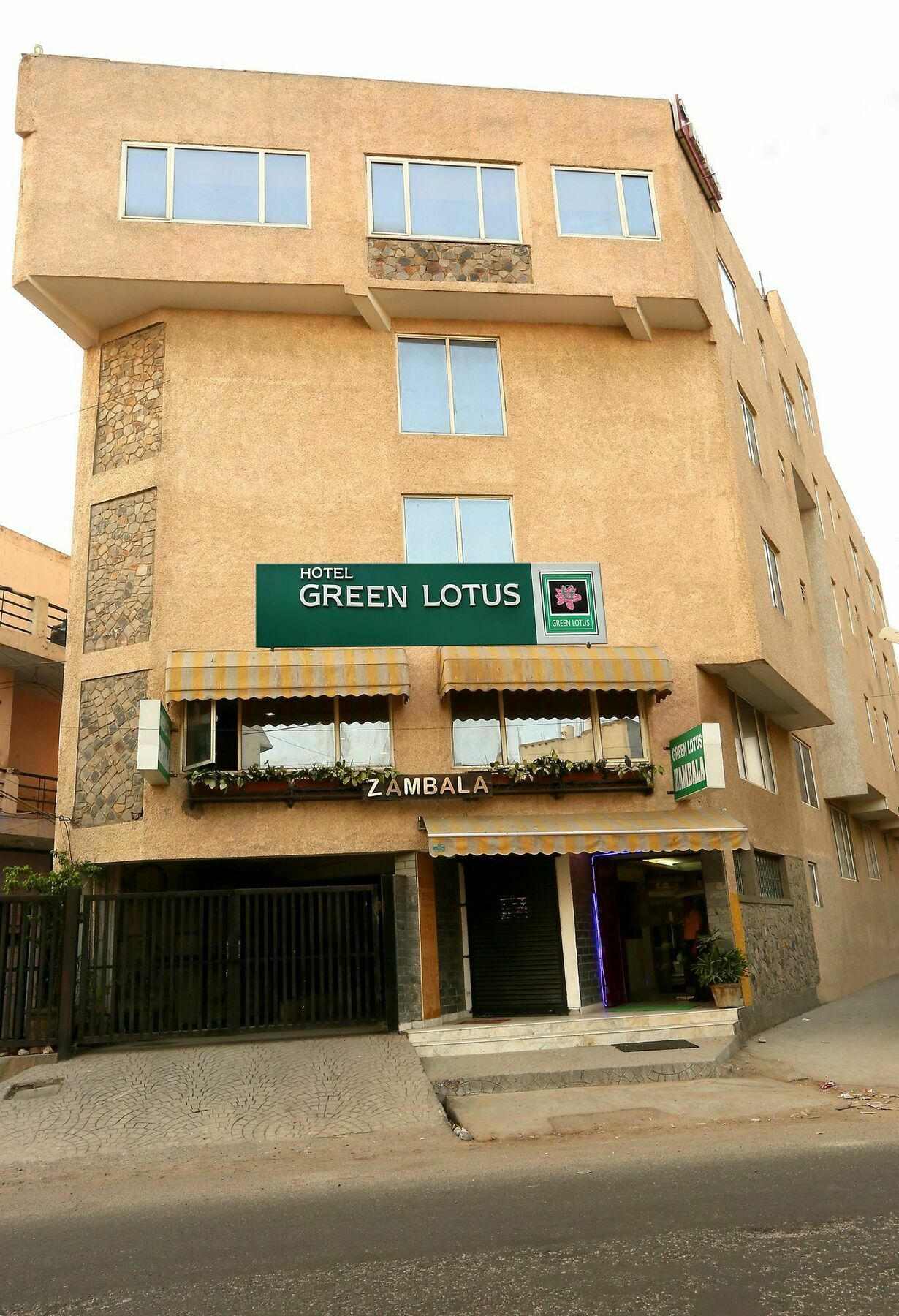 Hotel Lotus Airport