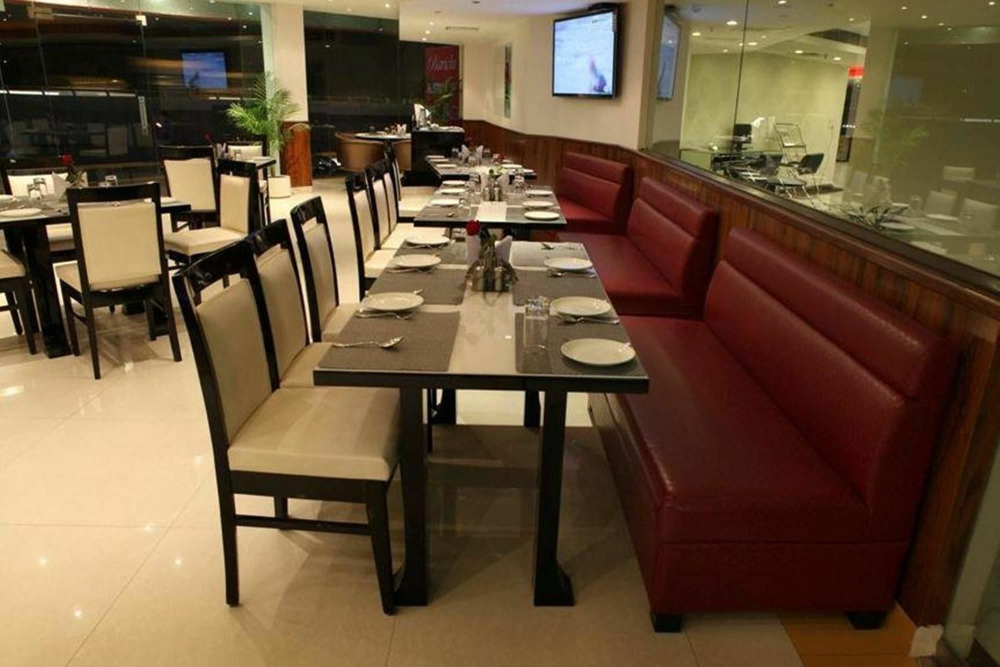 Airport Ramhan Palace Mahipalpur Hotel 4*