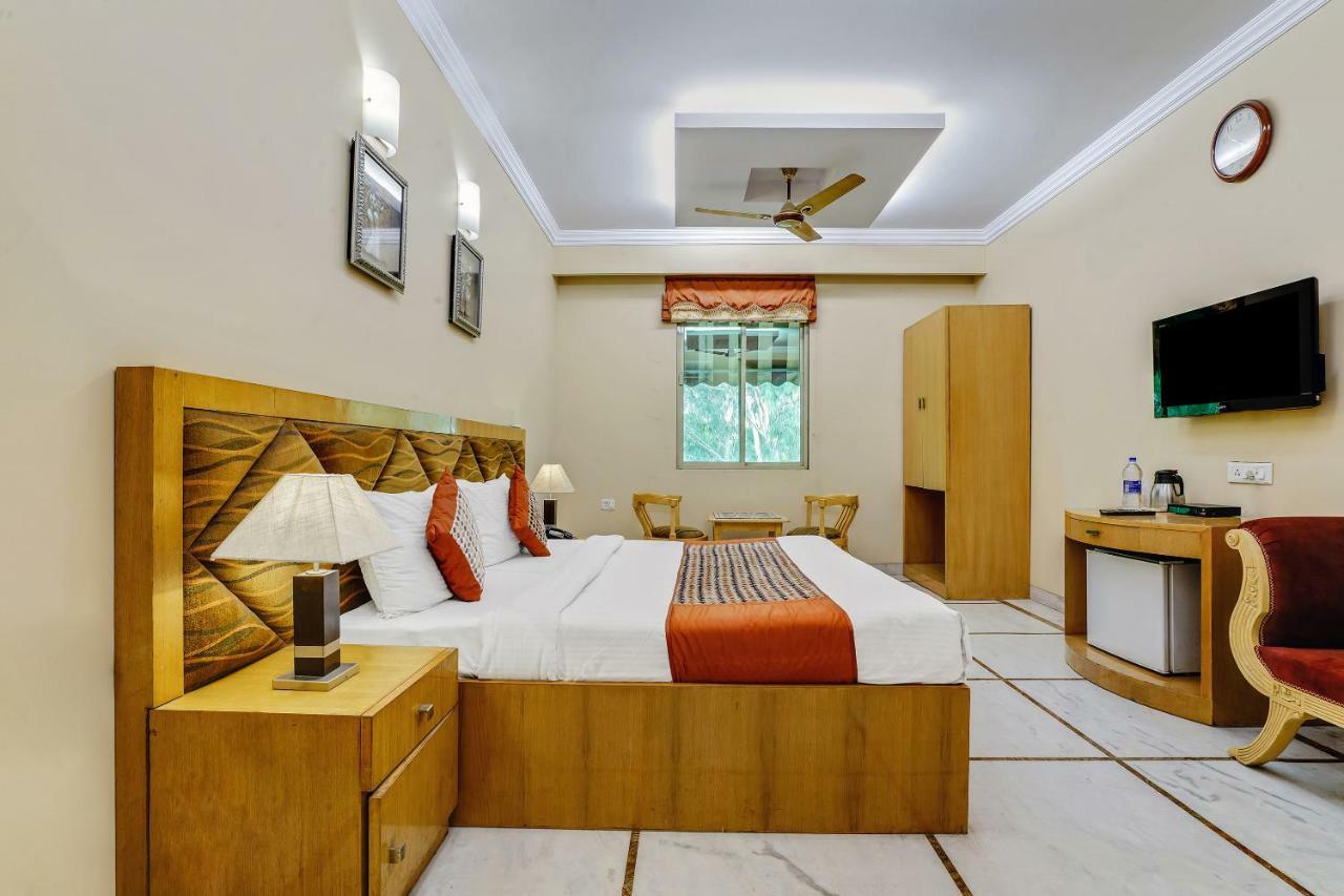 Capital O 41598 Singh Sahib Deluxe 3* Delhi (National Capital Territory of India)