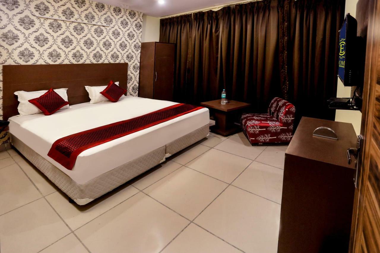 Airport Hotel Edge Home Stay Hotel 3*