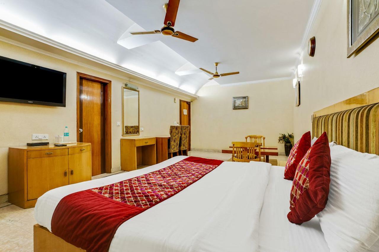 Capital O 41598 Singh Sahib Deluxe Hotel Delhi (National Capital Territory of India)