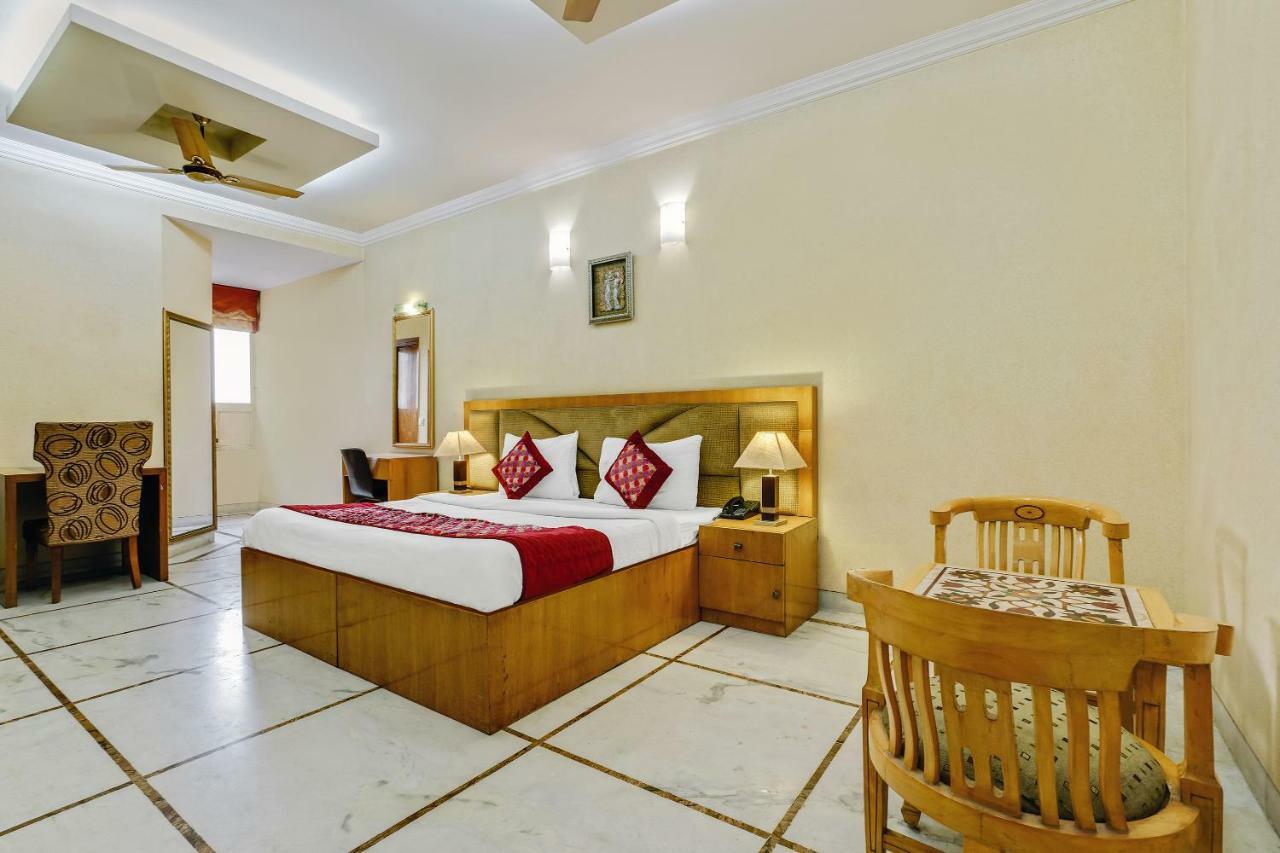 Capital O 41598 Singh Sahib Deluxe Hotel