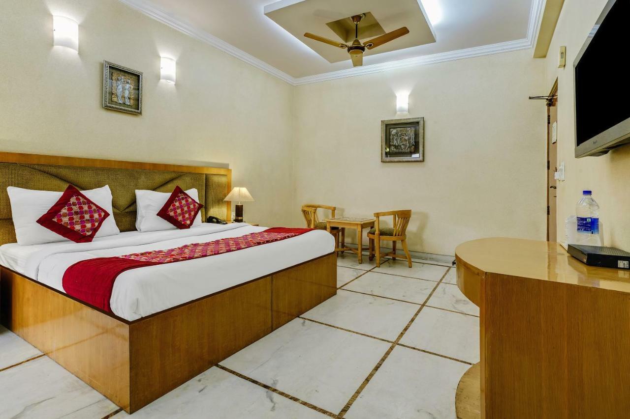 Capital O 41598 Singh Sahib Deluxe Delhi (National Capital Territory of India)