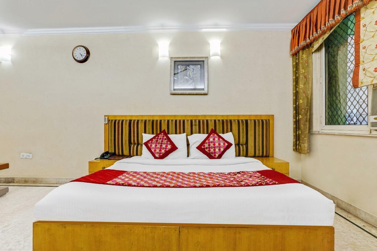 Capital O 41598 Singh Sahib Deluxe Hotel