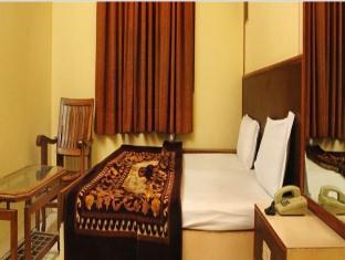 Adb Crystal Deluxe Hotel