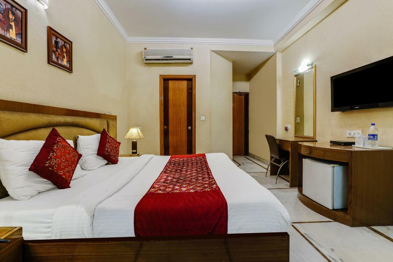 Capital O 41598 Singh Sahib Deluxe Hotel