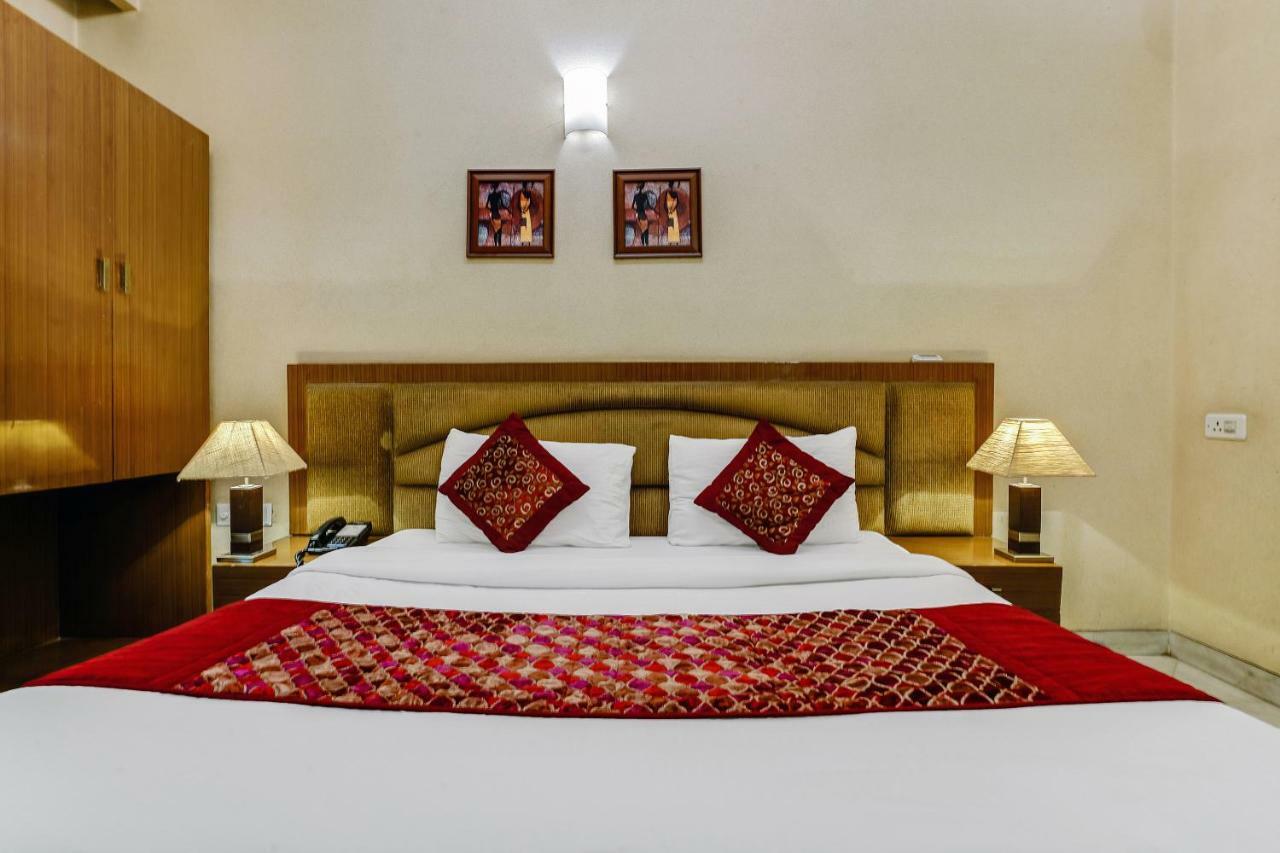 Hotel Capital O 41598 Singh Sahib Deluxe Delhi (National Capital Territory of India)