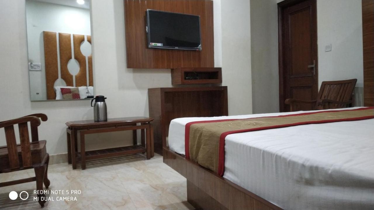 Adb Crystal Deluxe Hotel 2*