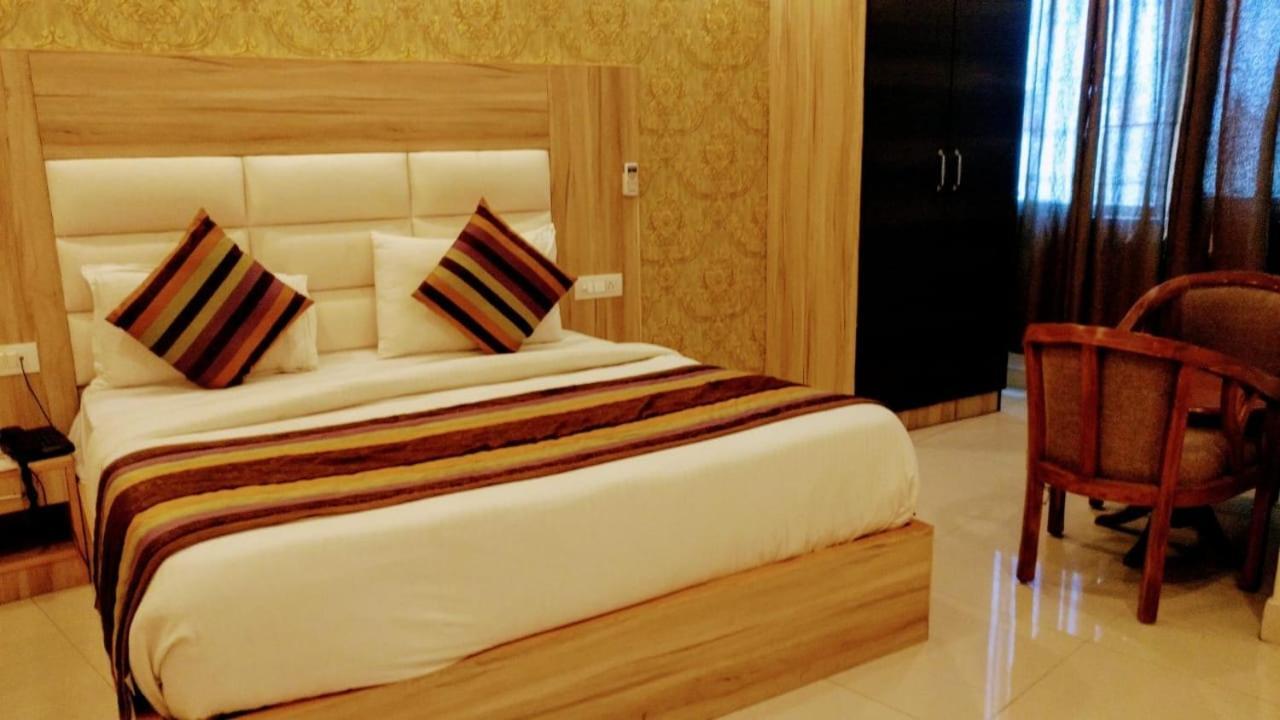 Wti Airport Grand Delhi 3*