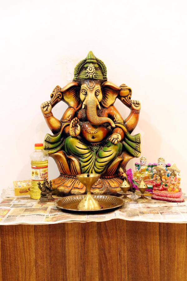 Hotel Almati - Near Delhi Airport 3*