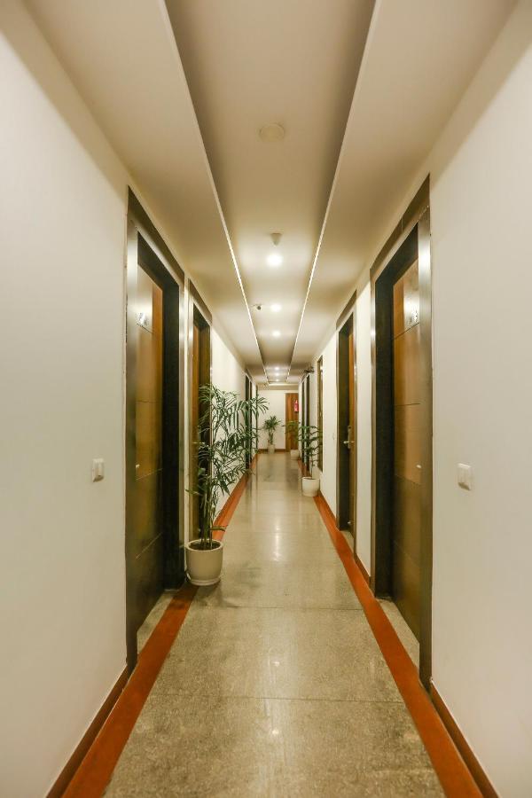 Hotel Almati - Near Delhi Airport 3*
