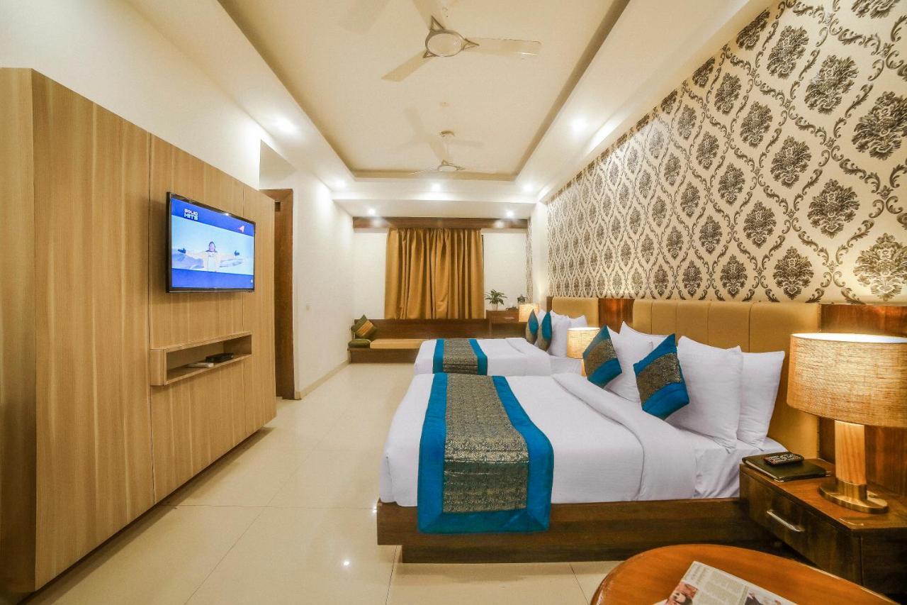 Hotel Almati - Near Delhi Airport 3*