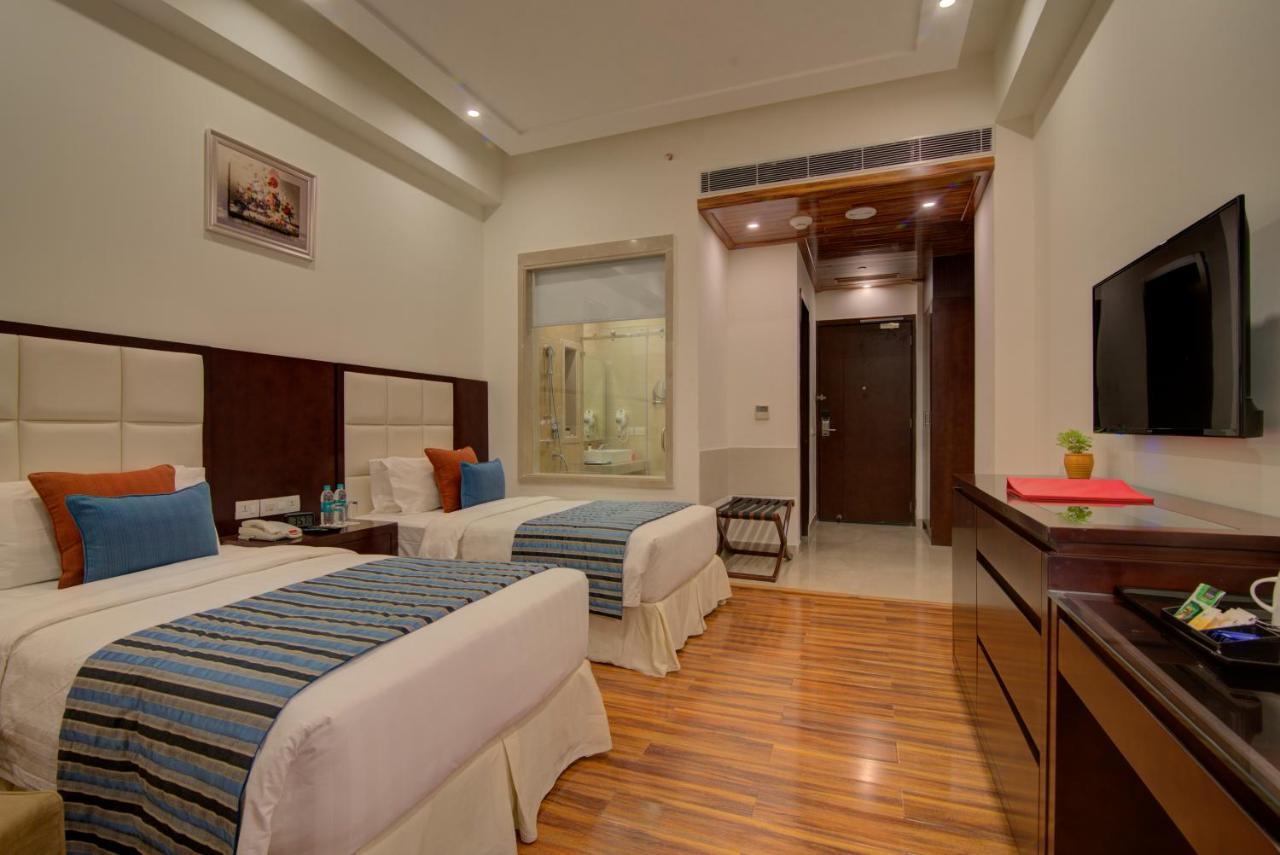Ramada By Wyndham New Pitampura Hotel 4*