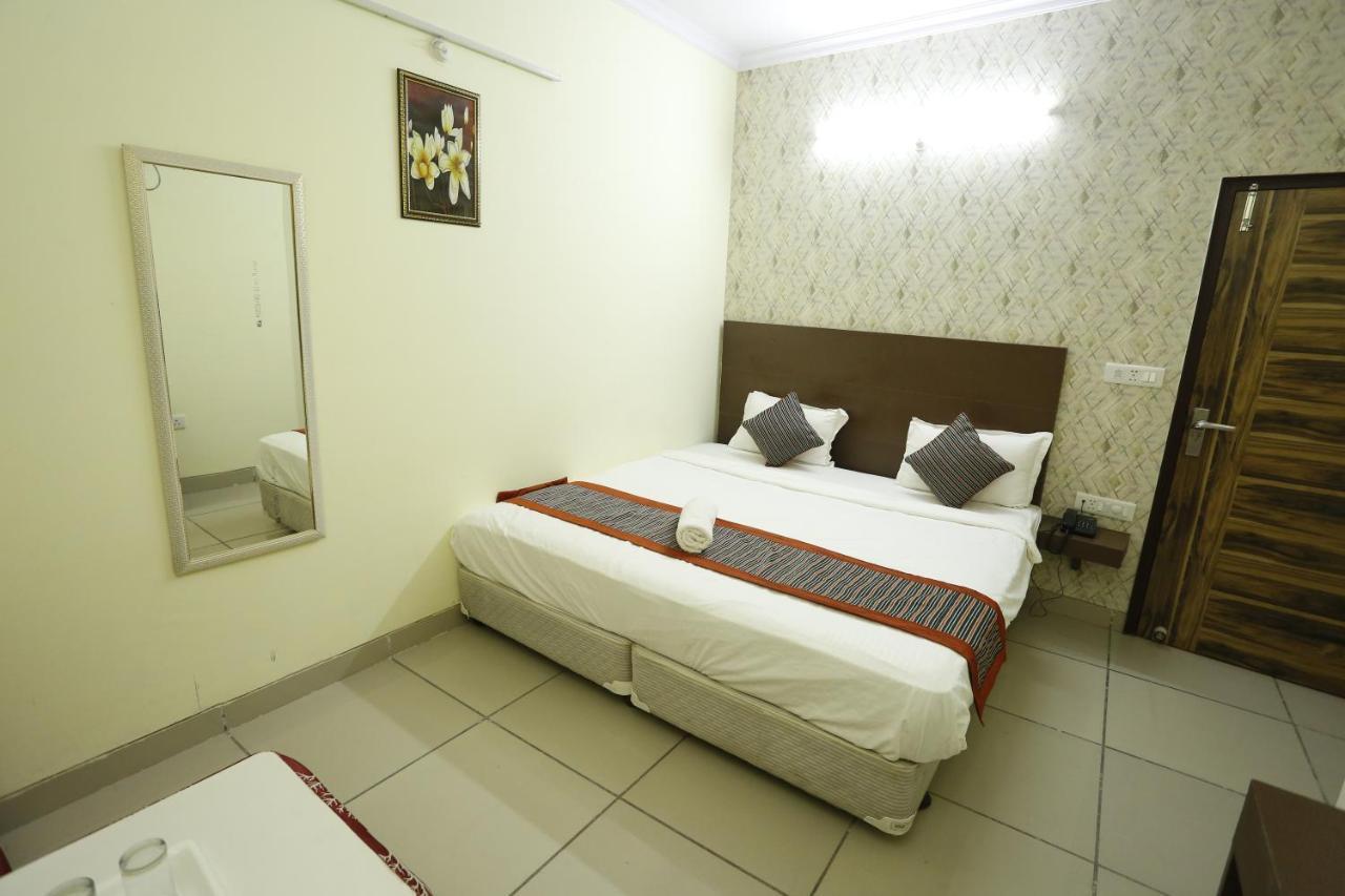 Airport Hotel Edge Home Stay 3* New Delhi
