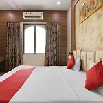 Oyo 73841 Amrit Residency