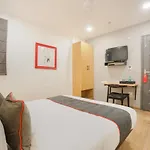 Vaccinated Staff- Oyo Townhouse 276 Hotel Sunrise