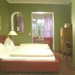 Hotel Raunak International