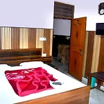 S R Palace