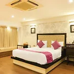 Airport Hotel Square Plaza