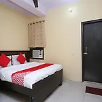 Oyo 37262 Akash Guest House