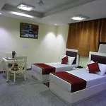 Airport Hotel The Paramont