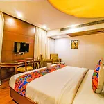 Fabhotel Bollywood Paradise Mahipalpur - Fully Vaccinated Staff