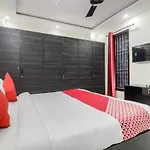 Oyo Flagship 64184 Moody Moon Residency
