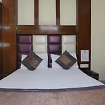 Oyo 6124 Lord Krishna Dx Inn