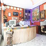 Oyo 23563 Kg Palace
