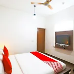 Oyo 62702 Golden Home Stay