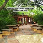 Oyo 62702 Golden Home Stay