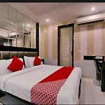 Hotel Lotus Palace