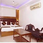 Vishal Hotel G H