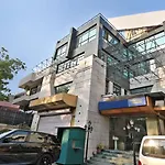 Treebo Trend Conclave Comfort Kailash Colony