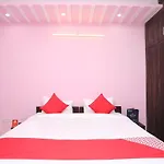 Oyo 28172 Hotel Golden Palace