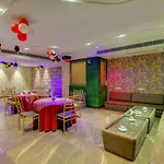 Townhouse Oak Hotel Dev Palace