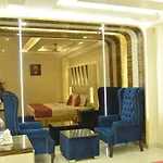 Aman Continental - 2Mins From Railway Station And 5 Mins From Metro