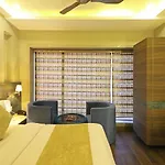 The Ivy Grand Hotel In City Centre With Free Secured Parking