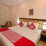 Hotel Nirvana Suits By Qotel Jasola - Near Apollo Hospital In New Delhi