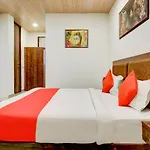 Oyo Ramada Inn Near Dashrath Puri Metro Station