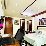 Bluo Cozy Studio With Balcony - Green Park Hkv
