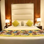 Hotel Earth