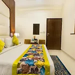 Hotel Earth