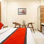 Frank Stay-Newly Built Worth -2Mins Walk From Rk Ashram Metro Satation