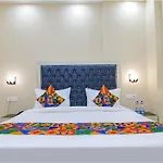 Fabhotel Ashok Vihar - Nr North Campus, Delhi University