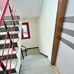 Red Rose Homestay - Rooms With Kitchenette