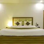 Fabhotel White House Bnb