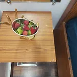 Homlee-Best Value Flat With Kitchen Near Metro