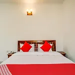 Oyo Blu Lagoon Near Select Citywalk Mall
