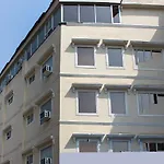 Oyo Hotel Asko International Near Gurudwara Shri Bangla Sahib